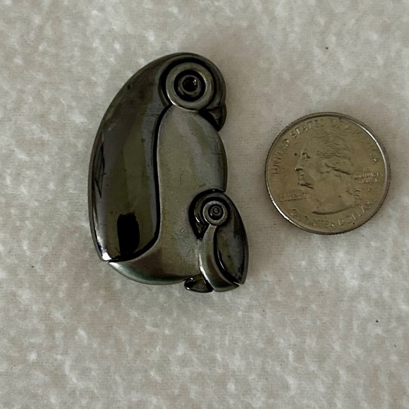 Penguin Brooch, Signed Liz Claiborne, Mom & Baby, Vintage - Picture 2 of 3